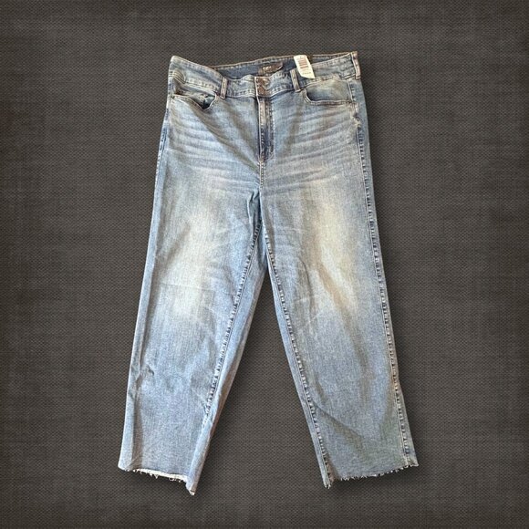 Torrid Size 22 R High Rise 90's Straight Leg Light Wash Jeans NWT - Picture 11 of 13